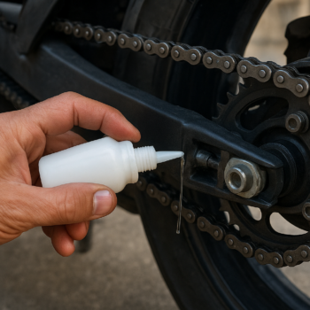 comment graisser la chaîne d’une moto