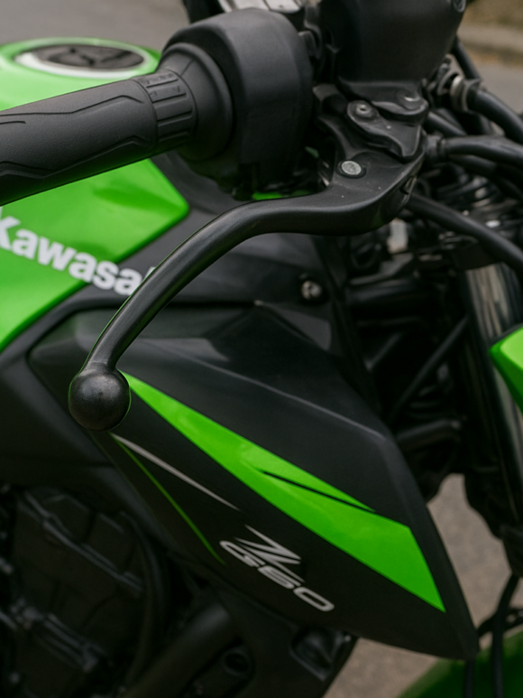 output1-15.png Comment changer levier embrayage Kawasaki Z650