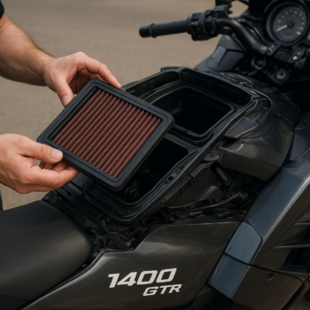 output1-9.png Comment changer le filtre a air sur Kawasaki 1400 GTR