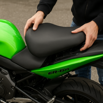 output1-3.png Comment enlever la selle Kawasaki ER6N